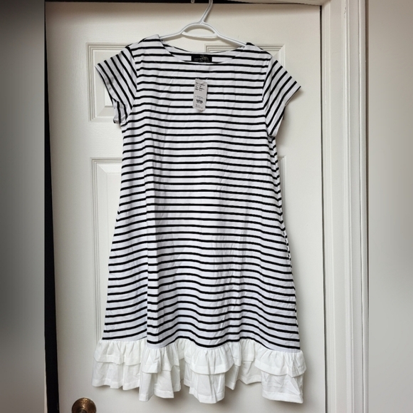 Suzanne Betro Dresses & Skirts - NWT! Suzanne Betro Black and White Striped Dress! Size Medium!